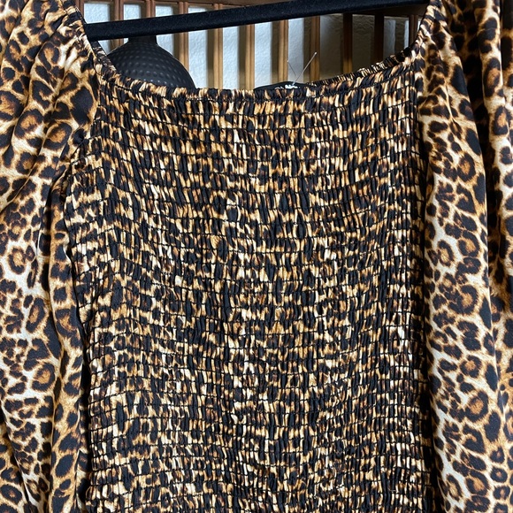 Fashion nova silk scrunched cheetah dress with poofed  sleeves - Picture 6 of 7